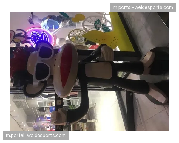 人工草与天然草混合场地 传控球队需适应技术变量